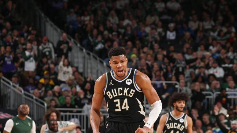 Los Milwaukee Bucks se sacudieron este jueves las dudas de los últimos partidos.