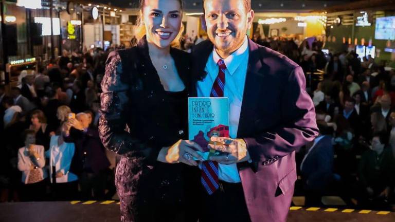 La Gobernadora de Baja California, Marina del Pilar Ávila Olmeda y su esposo Carlos Torres Torres.