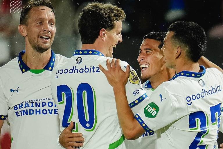 Chucky Lozano brilla en victoria 7-1 del PSV Eindhoven