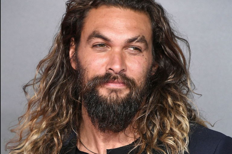 Por incendios, pide Jason Momoa apoyo para Hawái
