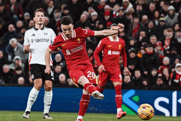 Liverpool y Arsenal dejan puntos con sendos empates