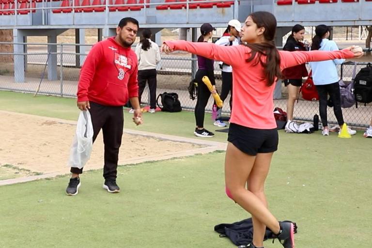 Buscan Nicole y Valentina destacar en el atletismo sinaloense