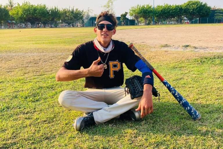 Joven promesa rosarense en el beisbol recibe propuesta para firmar con equipo profesional