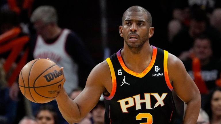 Chris Paul fue cambiado el domingo a los Washington Wizards.