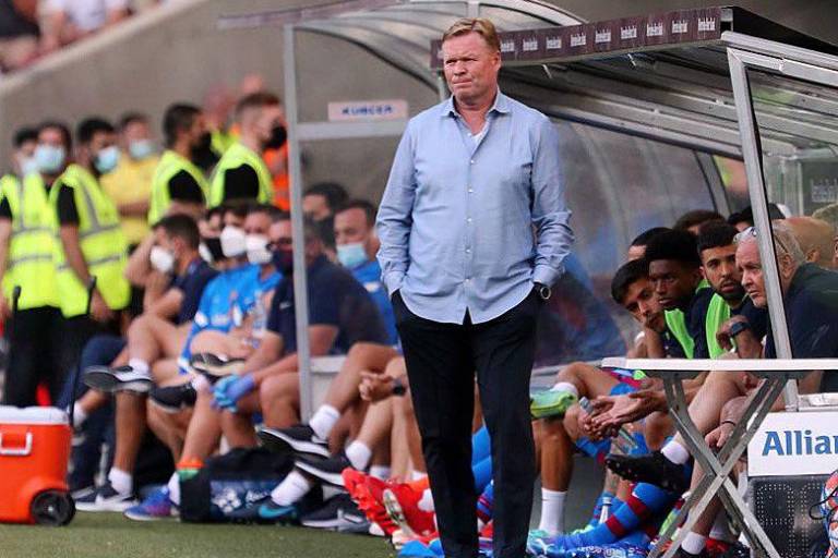Barcelona destituye a Ronald Koeman del banquillo