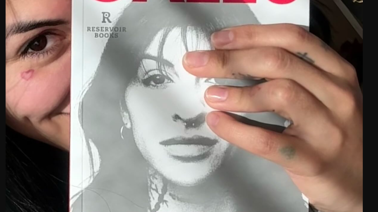 Cazzu lanza su primer libro llamado Perreo.
