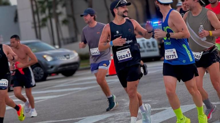Camilo llogró completar las poco más de 13 millas, durante maratón.