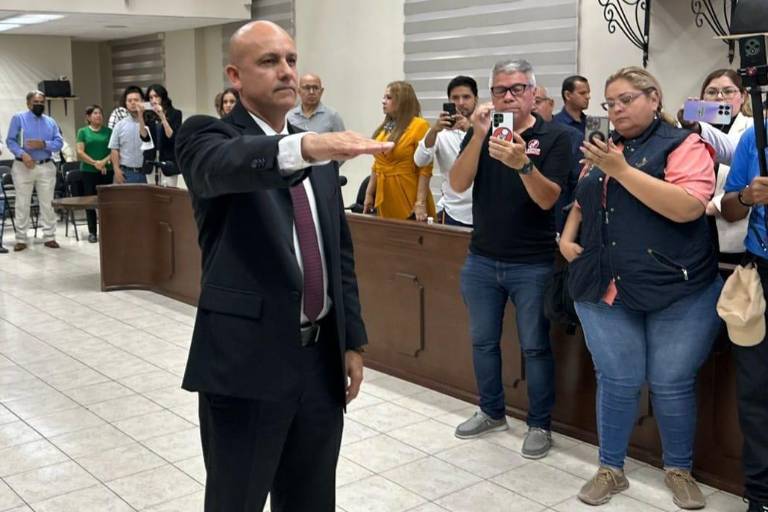 Rinde protesta Everardo Velarde Miller como titular del OIC de Mazatlán