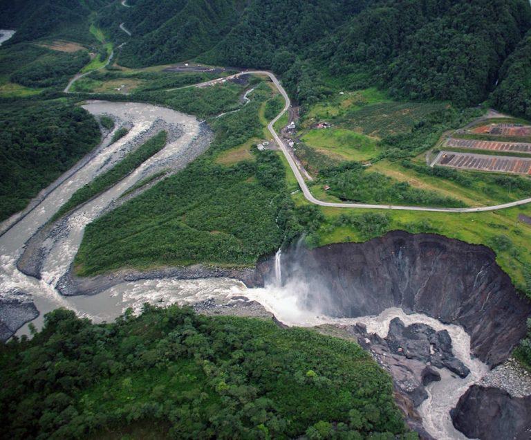 $!Erosión río Coca. Panorámica de la erosión del río Coca y cómo retrocede la cascada. En esta imagen del 14 de mayo 2020 se ve cómo se empieza a afectar el río Montana.