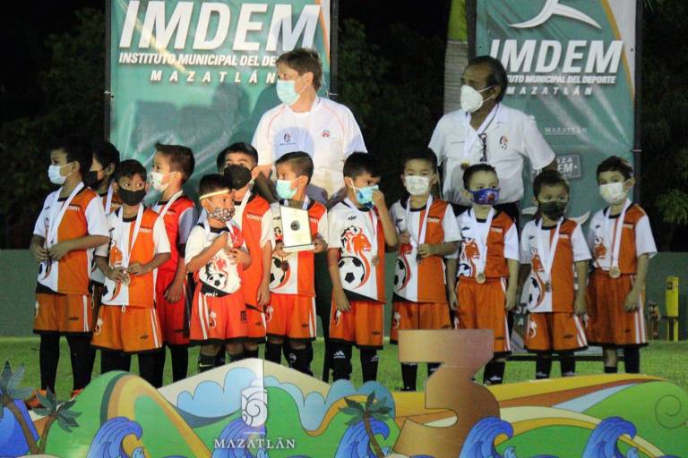 Liga Imdem de Futbol baja su telón con ceremonia de premiación