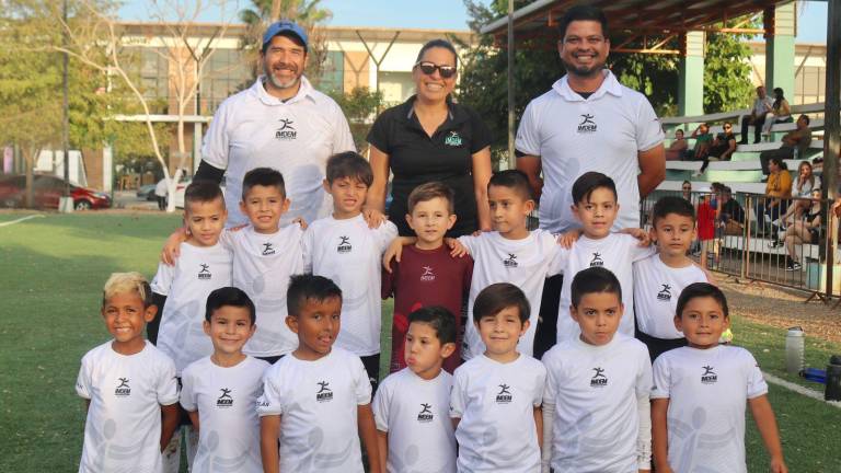 Los jugadores mazatlecos son ajuareados.