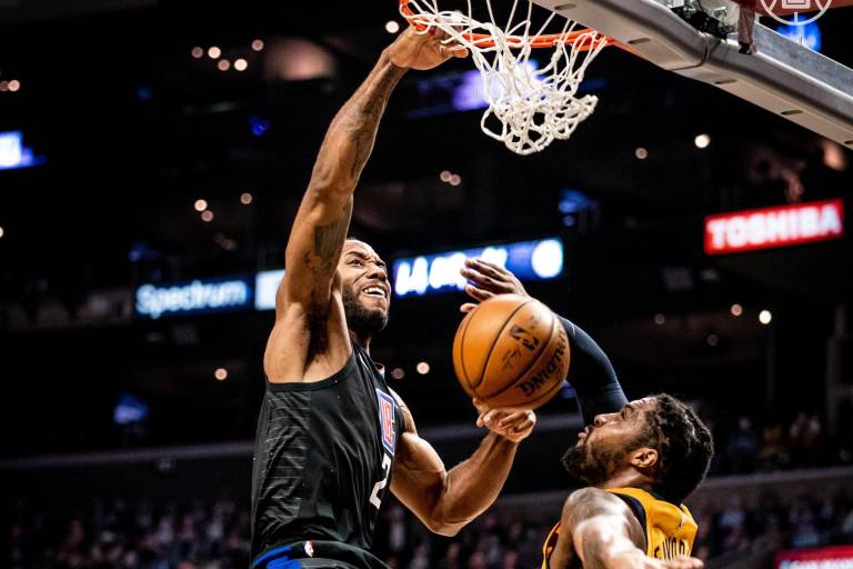 Leonard y George suman 31, Clippers igualan serie con Jazz