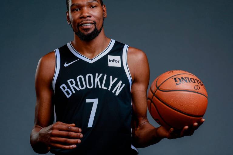 Kevin Durant permanecerá fuera de acción