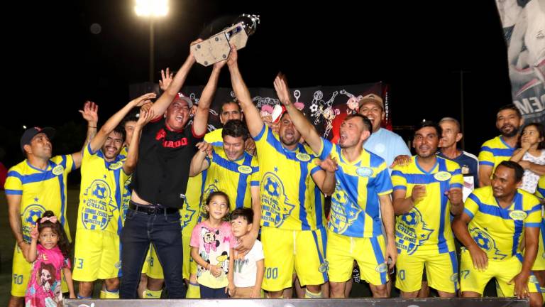 Zeus-Servigrúas celebra su campeonato.