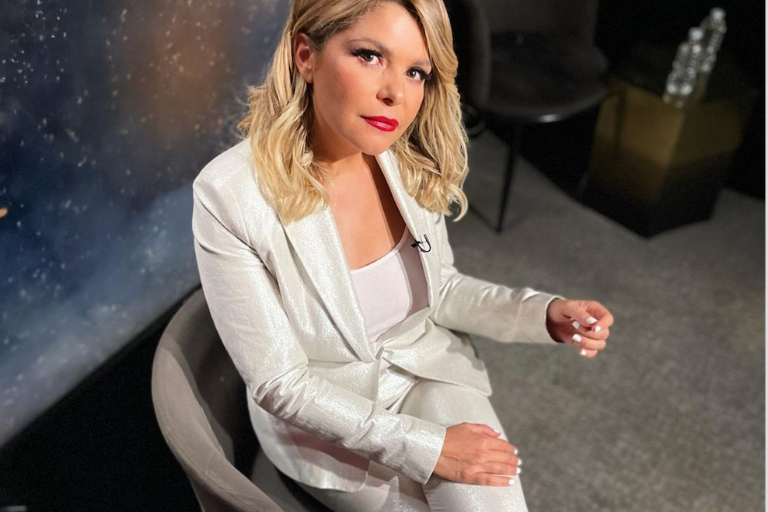 Itatí Cantoral sufre esguince y le enyesan el pie