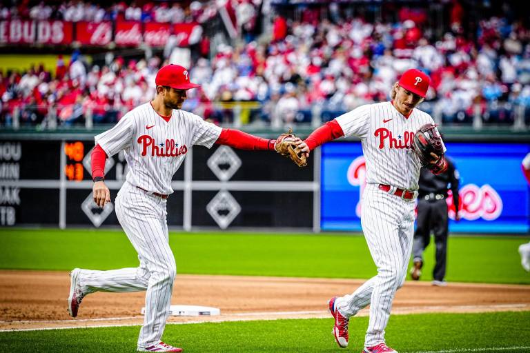 Realmuto da su primer HR y Filis ganan juego inaugural en casa