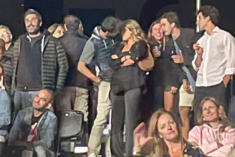 Aparece Gerard Piqué con su nueva novia en un concierto
