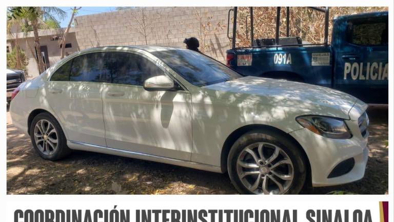 El vehículo recuperado es de la marca Mercedes-Benz.