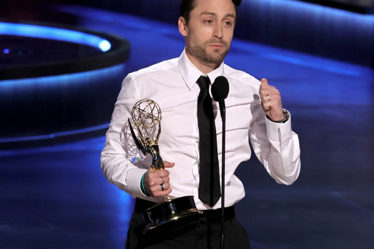 Arrasan las series ‘Succession’ y ‘The Bear’ en la 75 entrega de los Premios Emmy 2024
