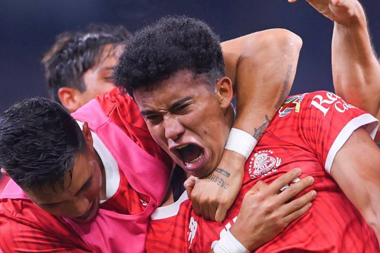 Toluca vence a Rayados y mantiene el invicto