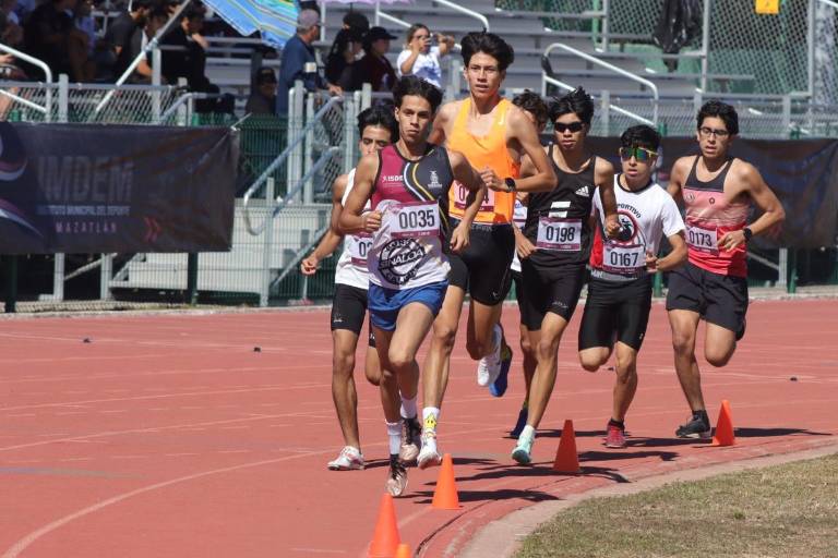 Corren mazatlecos en busca del boleto a la etapa estatal de los Juegos Conade