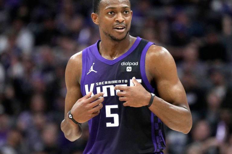 De’Aaron Fox evita extensión; busca otro contrato en 2025