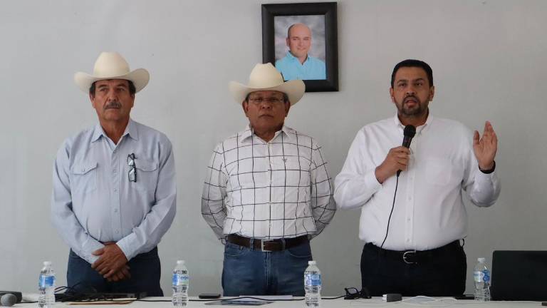 La reunión tuvo lugar en el salón del Ejido Plan de Ayala, en Ahome.
