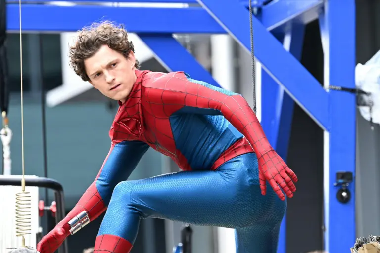 Tom Holland sufre una contusión.