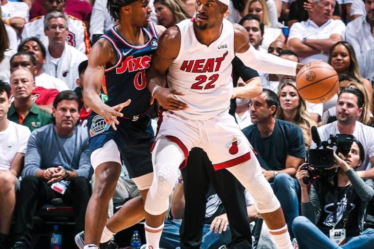 El Heat aplasta a 76ers y se pone a un triunfo de la Final del Este