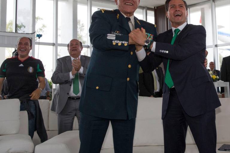 AMLO exime a Peña Nieto y Cienfuegos por desaparición de los 43 de Ayotzinapa