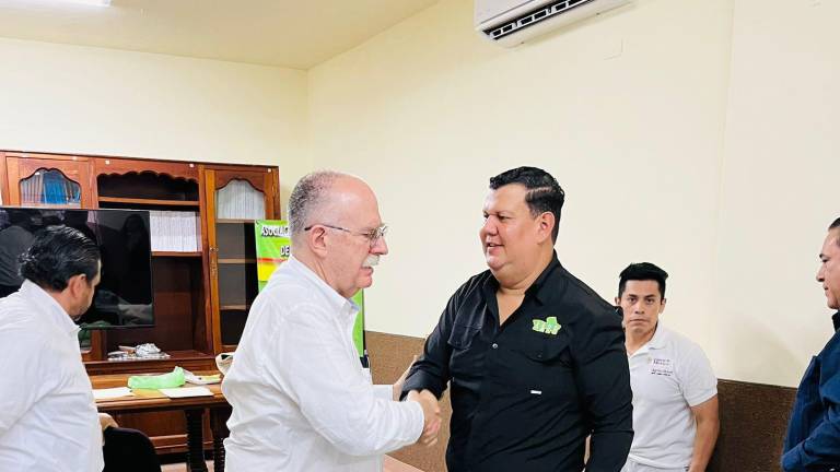 El Secretario de Agricultura Julio Berdegué se reunió el fin de semana con productores agrícolas del sur de Sinaloa.