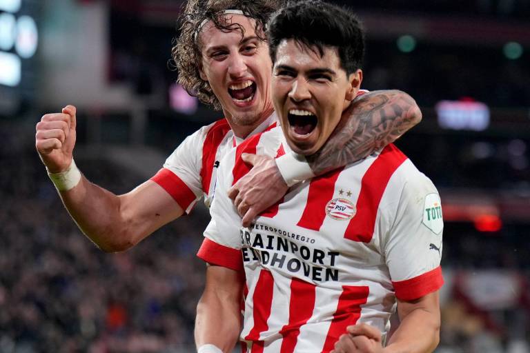 Erick Gutiérrez firma su anotación en la goleada del PSV 4 por 0 frente al Excelsior