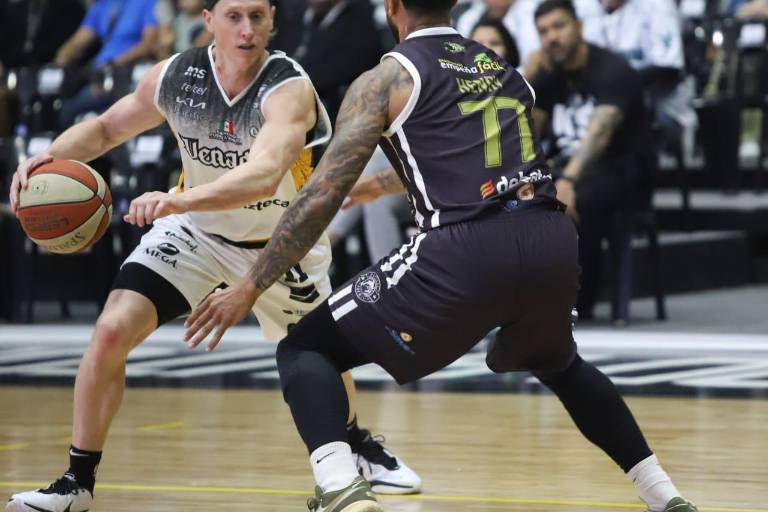 Venados Basketball logra cardiaco triunfo en presentación de Jeff Ledbetter