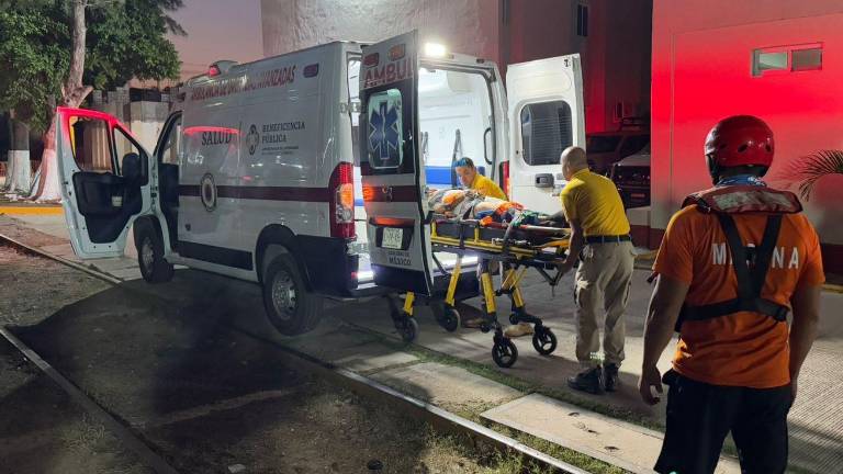 El hombre rescatado fue enviado a recibir atención médica especializada.