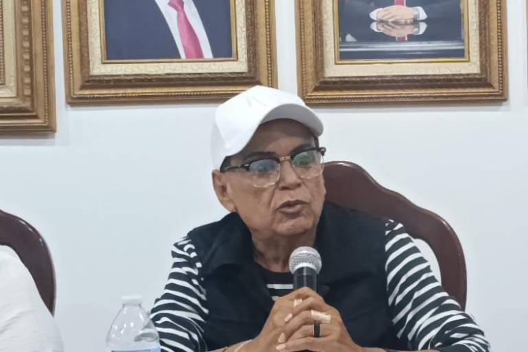 Gobierno de Escuinapa también podría hacer salir a la Secretaria del Ayuntamiento, dice regidor