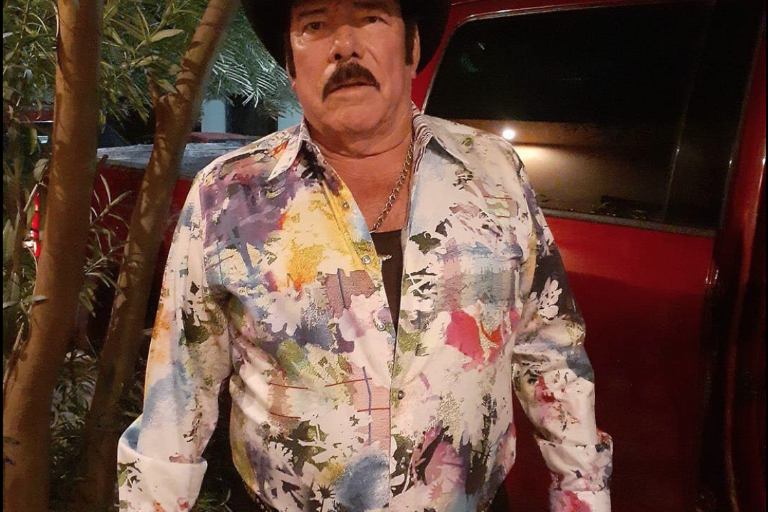 Detienen a Lalo Mora por presunta agresión sexual