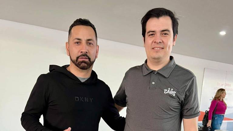 Gustavo Quintero Pereda (izq.) tratará de ir visualizando a su equipo en la Copa Salsa Hichol.
