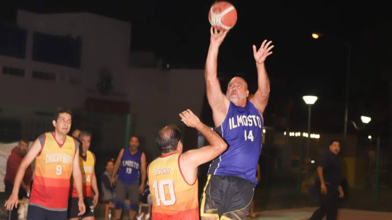 La cancha del Parque Lineal de la Avenida Óscar Pérez Escobosa mantiene juegos de mucho nivel.