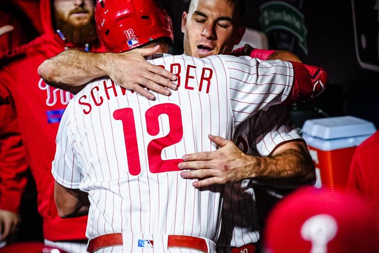 Filis tritura a Diamondbacks y amplía ventaja en la SCLN