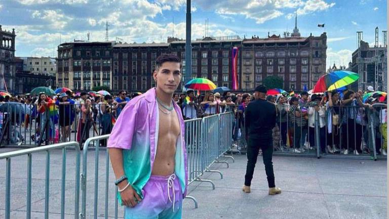 El cantante mazatleco Momoran se presenta con éxito en el Zócalo