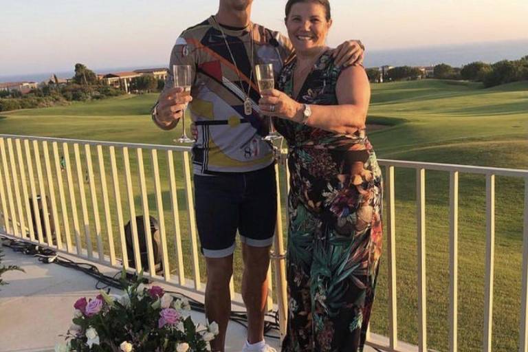La madre de Cristiano Ronaldo desea que su hijo regrese al Sporting Lisboa