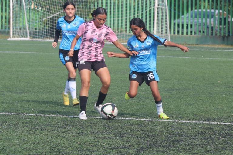 Rugen Leonas en eliminatoria municipal de futbol