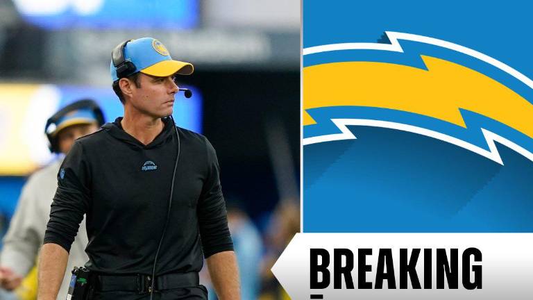 Hoy le dan las gracias al coach Brandon Staley y al gerente general Tom Telesco.