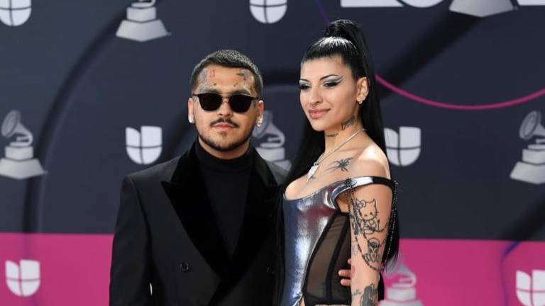 Christian Nodal y Cazzu confirman que esperan a su primer hijo.
