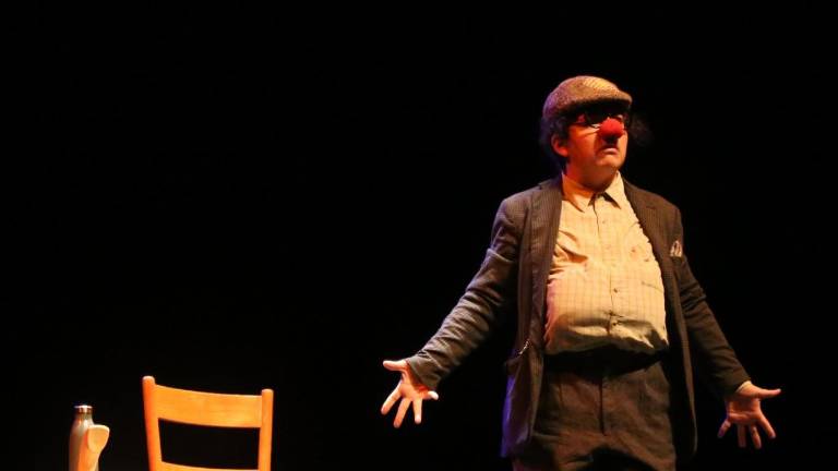 Podrán postularse artistas o grupos independientes profesionales que residan en México.