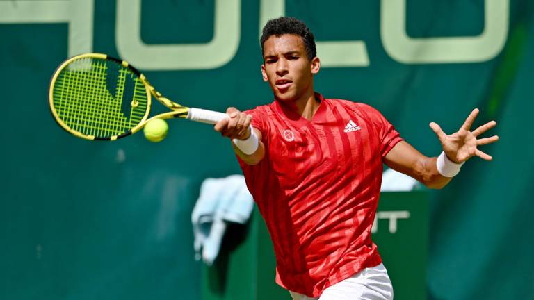 Felix Auger-Aliassime vence a Roger Federer.