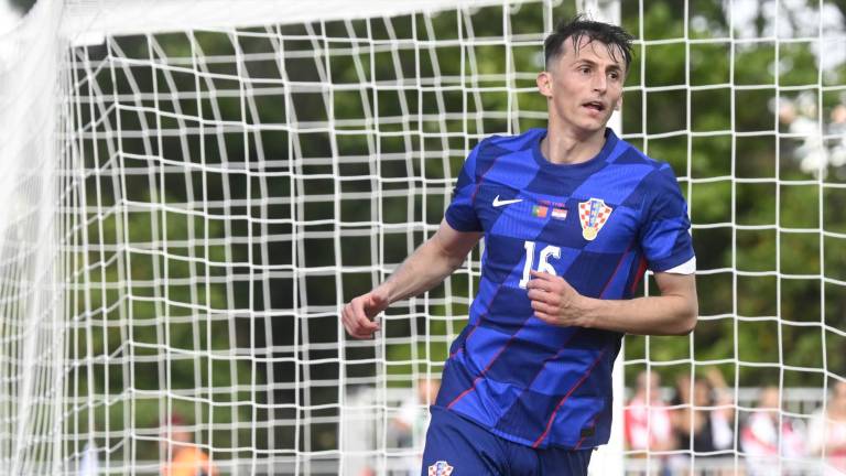 Croacia se impone por 2-1.