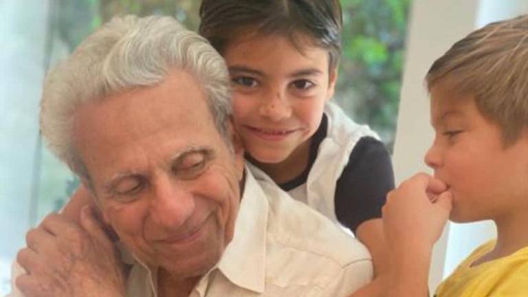 Shakira dedica emotivo mensaje a su papá, que se encuentra hospitalizado