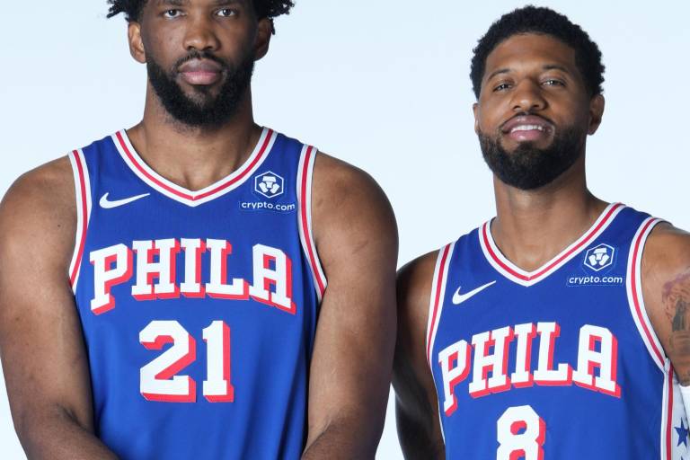 Sixers descarta a Joel Embiid por una semana, retrasan debut de Paul George