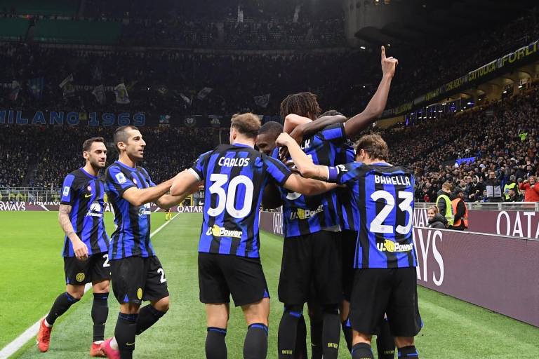 Inter vence al Lecce y sigue en la cima